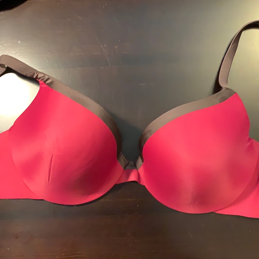 Maidenform Burgundy Push up bra. 34D. Never worn